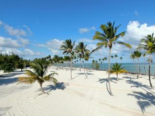 Plage de cluny en Guadeloupe : eau turquoise et sable fin