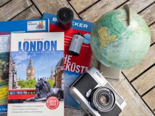 Bain de dolÃ© en Guadeloupe : eau turquoise et sable fin
