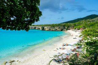 Plage de nogent en Guadeloupe : eau turquoise et sable fin
